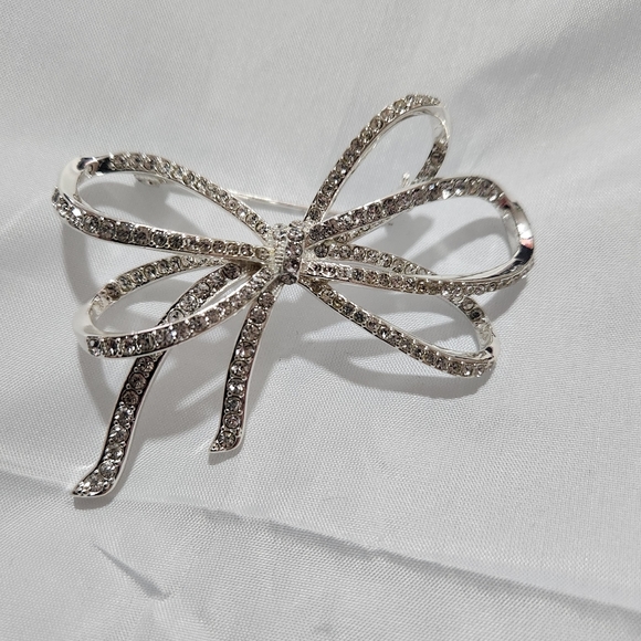 ♡Anne Klein Pave Bow Brooch Accented with Crystals - Picture 4 of 8